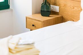 Ink Hotel Phos