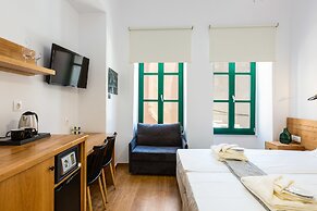 Ink Hotel Phos