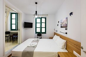 Ink Hotel Phos