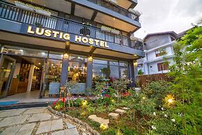 Lustig Hostel