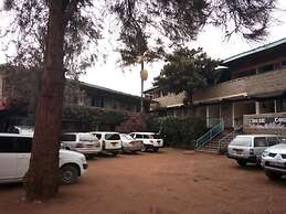 Classic Court Hotel