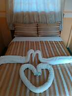 Coconut Palm Hotel