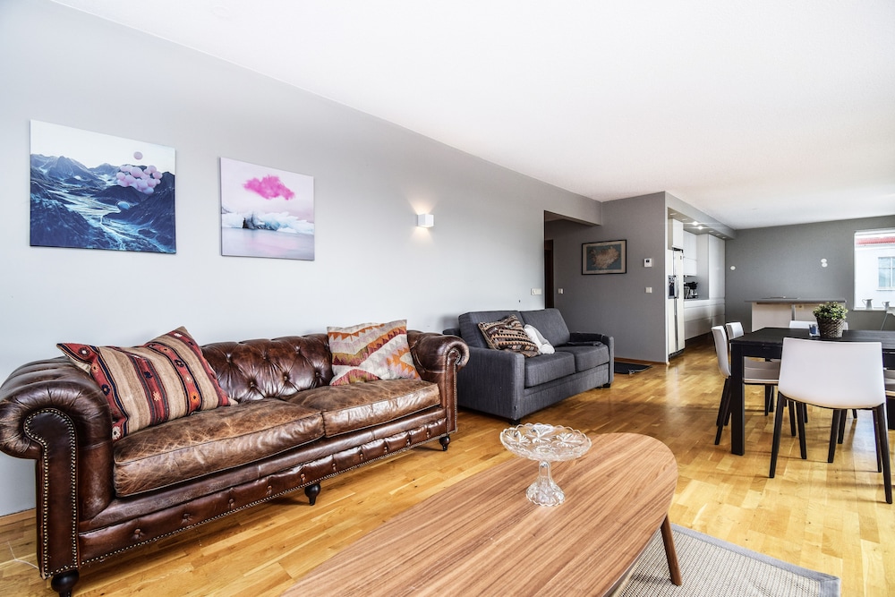 Apartment B52