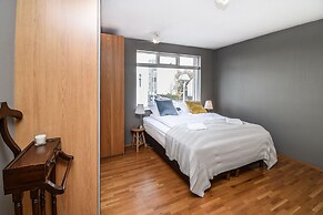 Apartment B52