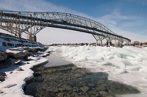 Holiday Inn Express Sarnia - Point Edward by IHG