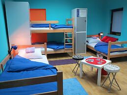 Traveler's Hostel & Apartments