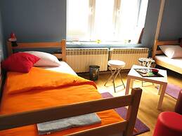 Traveler's Hostel & Apartments
