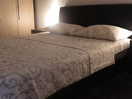 Traveler's Hostel & Apartments