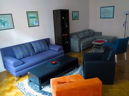 Traveler's Hostel & Apartments