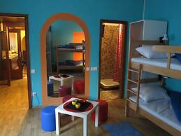Traveler's Hostel & Apartments