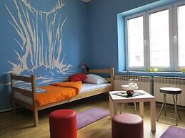 Traveler's Hostel & Apartments