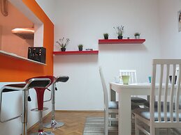 Traveler's Hostel & Apartments