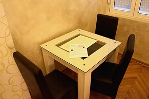 Traveler's Hostel & Apartments