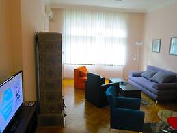 Traveler's Hostel & Apartments