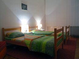 Traveler's Hostel & Apartments