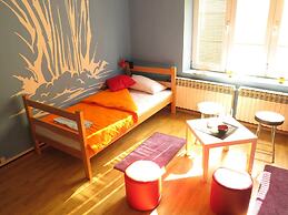 Traveler's Hostel & Apartments