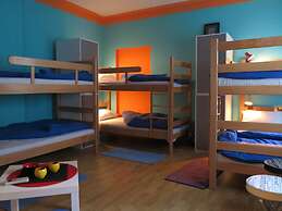 Traveler's Hostel & Apartments