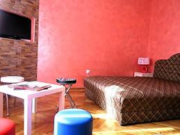 Traveler's Hostel & Apartments