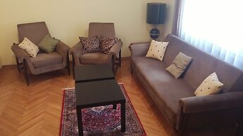 Traveler's Hostel & Apartments