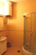 Traveler's Hostel & Apartments