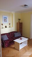 Traveler's Hostel & Apartments