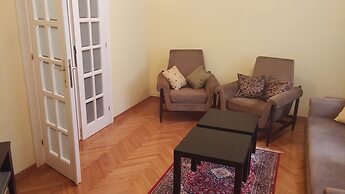 Traveler's Hostel & Apartments