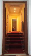 Traveler's Hostel & Apartments