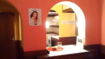 Traveler's Hostel & Apartments