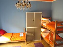 Traveler's Hostel & Apartments