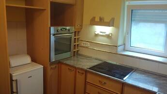Traveler's Hostel & Apartments