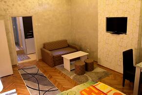 Traveler's Hostel & Apartments