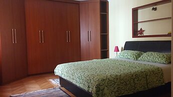 Traveler's Hostel & Apartments