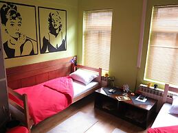 Traveler's Hostel & Apartments