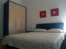 Traveler's Hostel & Apartments