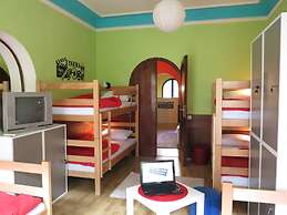 Traveler's Hostel & Apartments