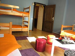 Traveler's Hostel & Apartments