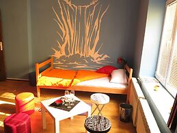 Traveler's Hostel & Apartments