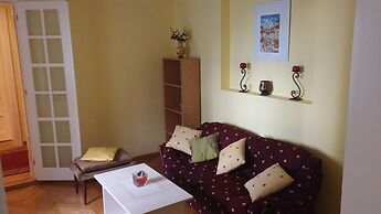 Traveler's Hostel & Apartments