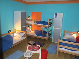 Traveler's Hostel & Apartments