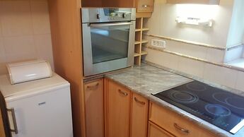 Traveler's Hostel & Apartments