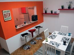 Traveler's Hostel & Apartments