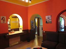 Traveler's Hostel & Apartments