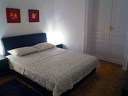Traveler's Hostel & Apartments