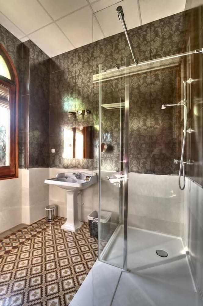Hotel Casa Ceremines
