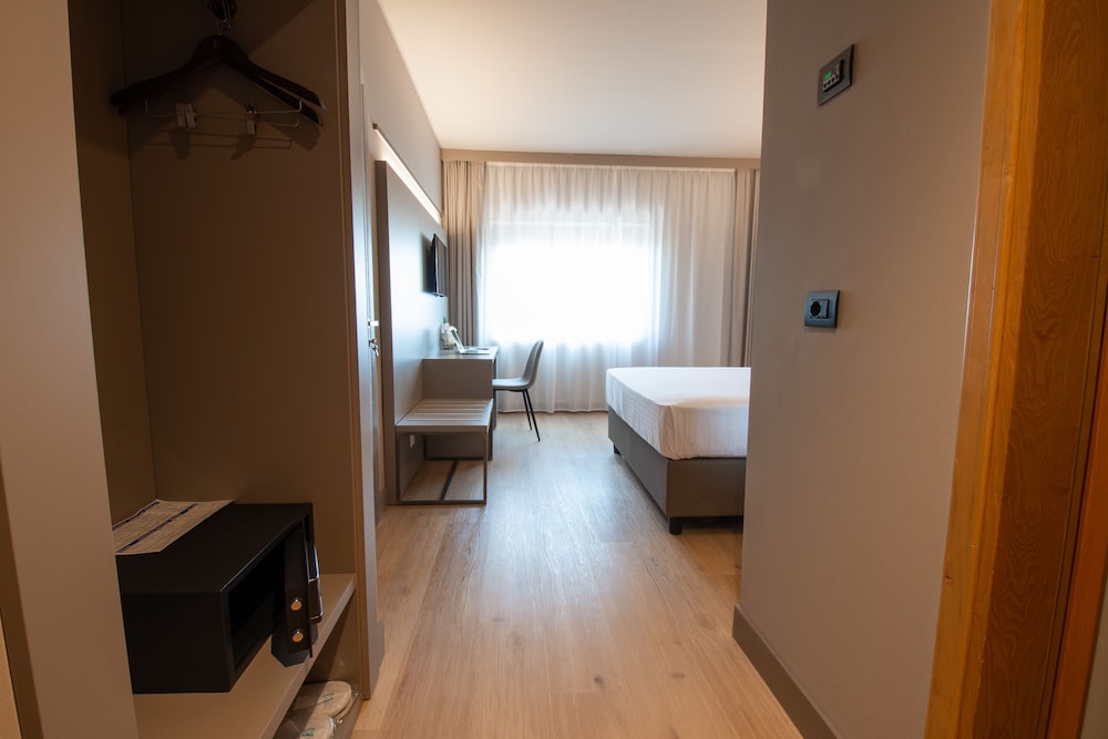 DC Hotel International
