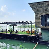 B&B Boatel Charlie