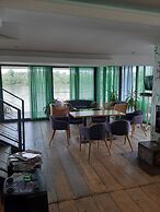 B&B Boatel Charlie