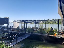 B&B Boatel Charlie