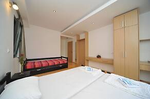 B&B Boatel Charlie