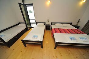 B&B Boatel Charlie